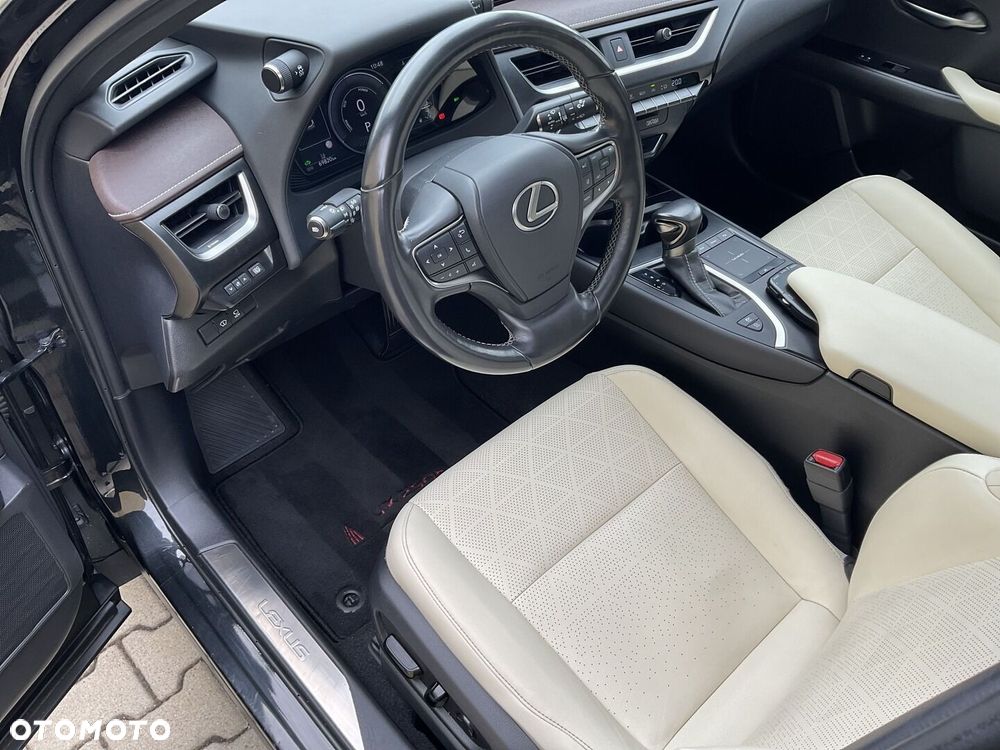 Lexus UX - 22