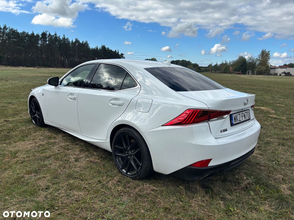 Lexus IS 200t / 300 F Sport - 1