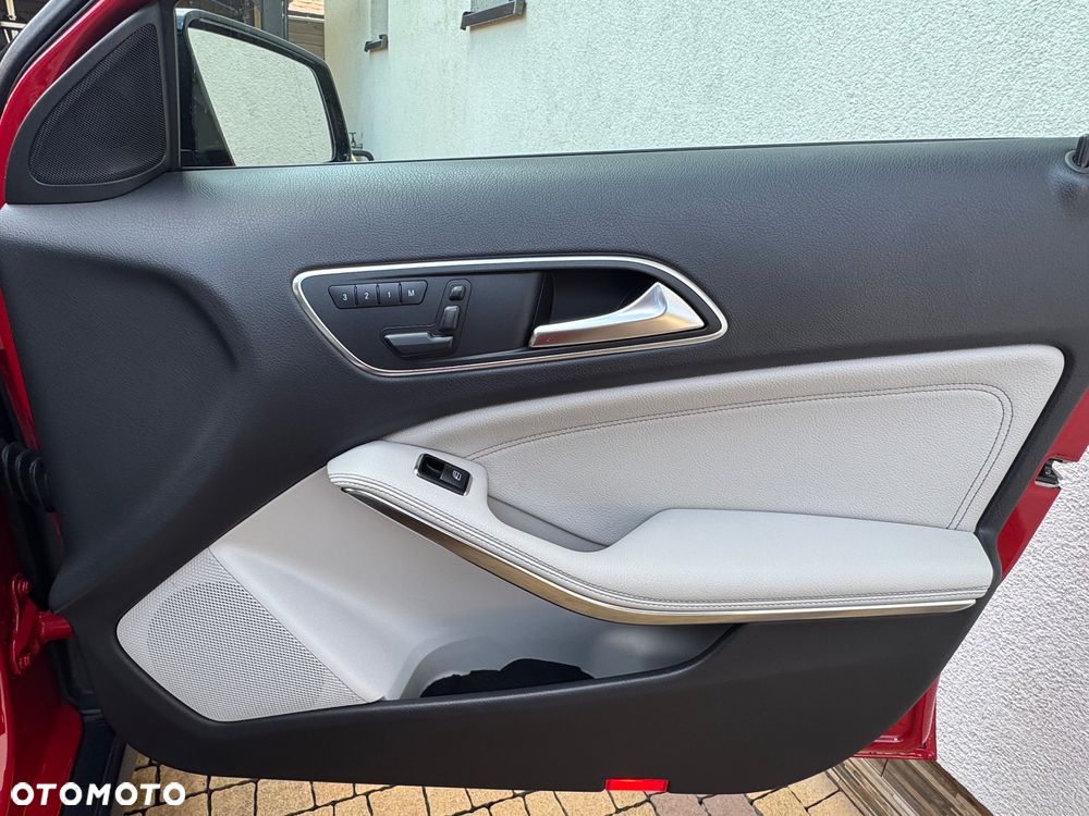 Mercedes-Benz GLA 250 4-Matic - 35