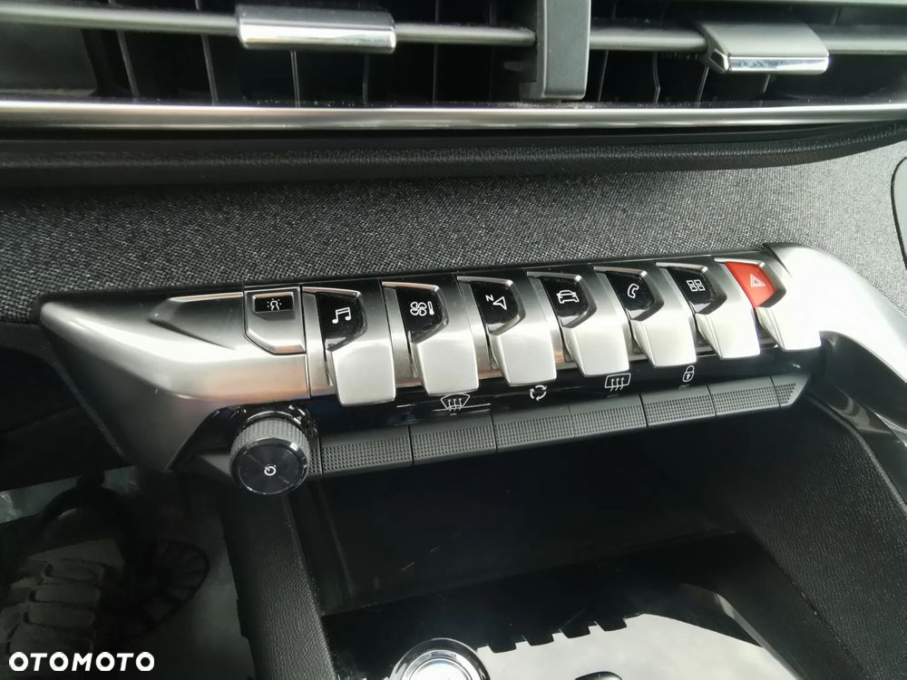 Peugeot 3008 BlueHDi 130 Stop & Start EAT8 Allure Business-Paket - 32