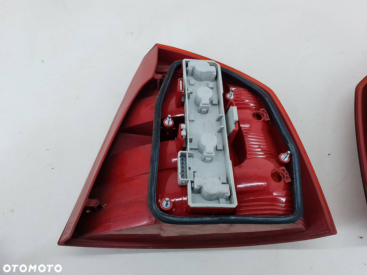 LAMPY TYŁ KOMPLET SKODA OCTAVIA II 1Z5945096A  1Z5945095A HATCHBACK - 6