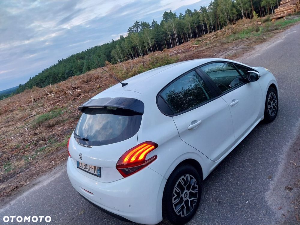 Peugeot 208 - 19