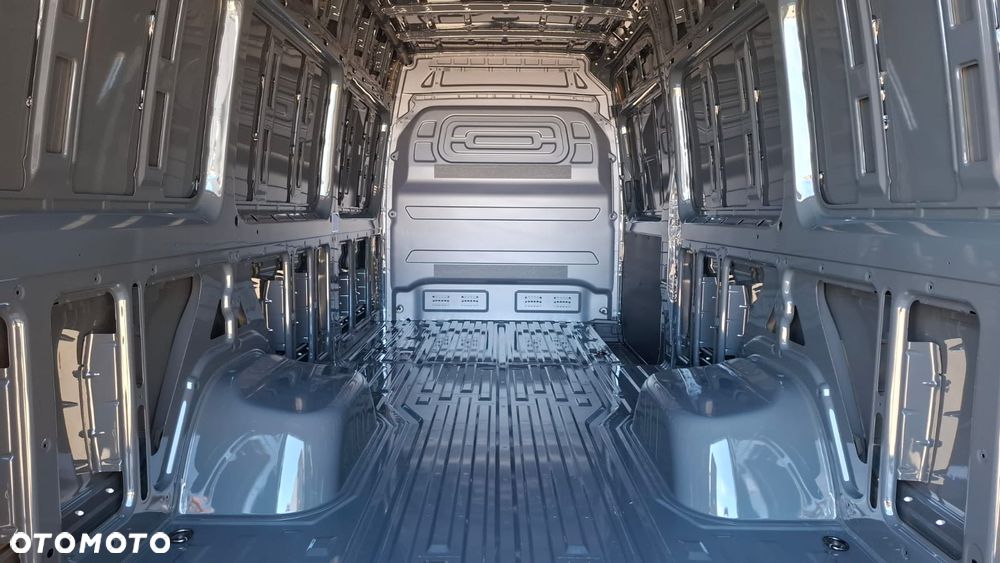 Mercedes-Benz Sprinter - 16