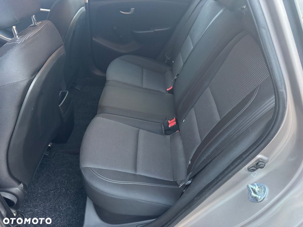Hyundai i30 blue Kombi 1.4 Classic - 20