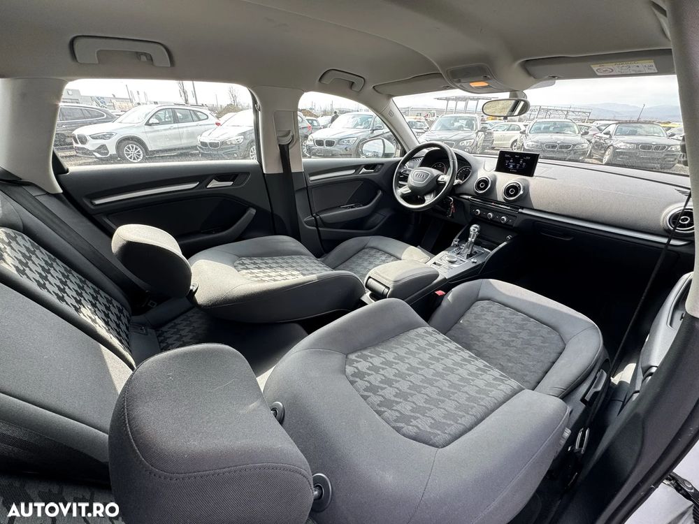 Audi A3 1.6 TDI S tronic Ambiente - 20
