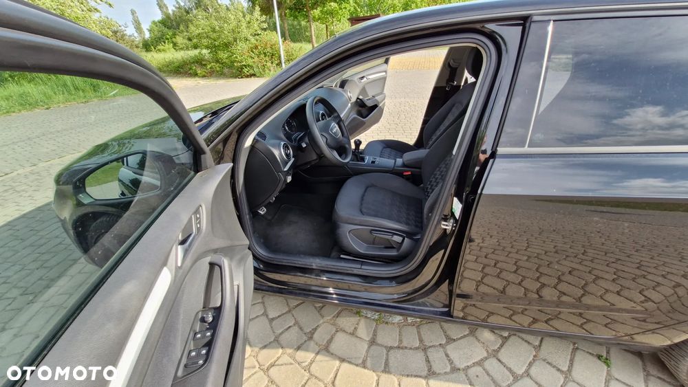 Audi A3 Sportback 2.0 TDI (clean diesel) Ambiente - 13