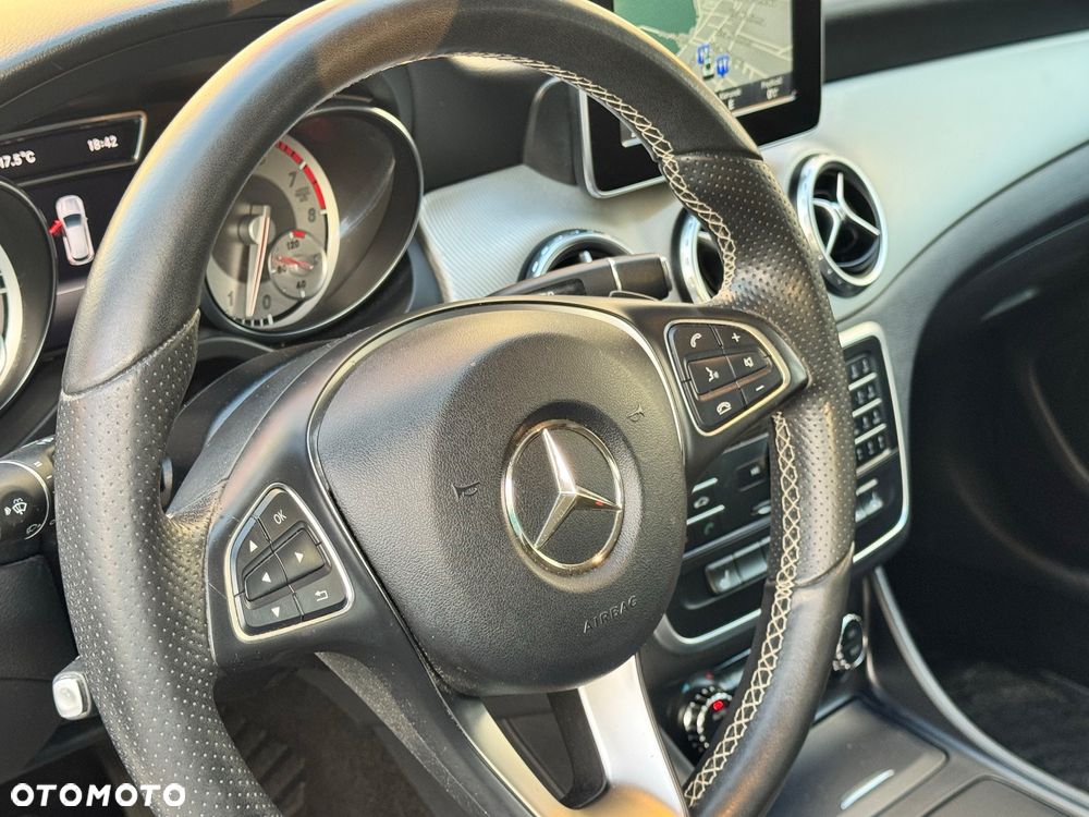 Mercedes-Benz GLA 200 7G-DCT - 27