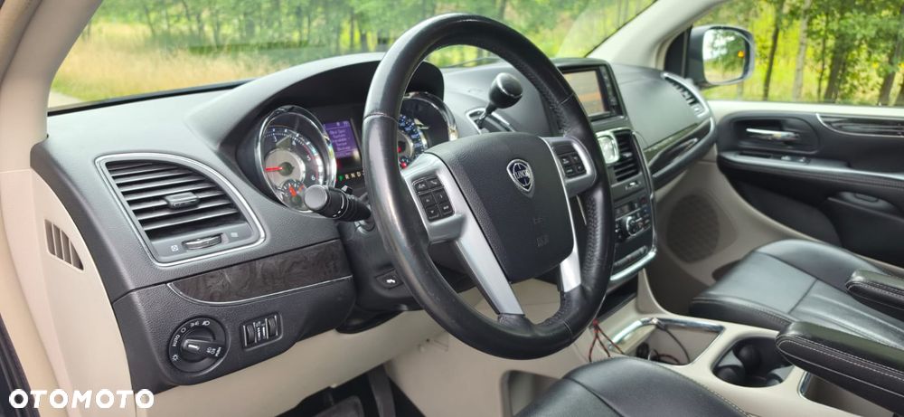 Lancia Voyager 2.8CRD Platinum - 9