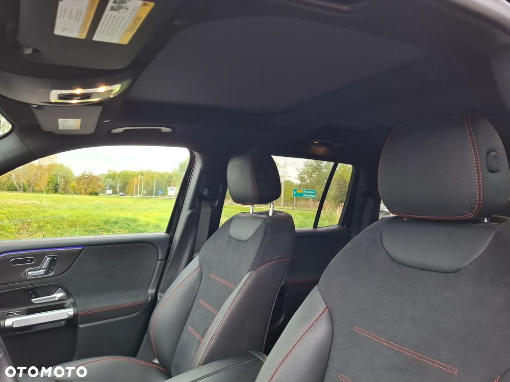 Mercedes-Benz GLB 250 4-Matic AMG Line 8G-DCT - 22