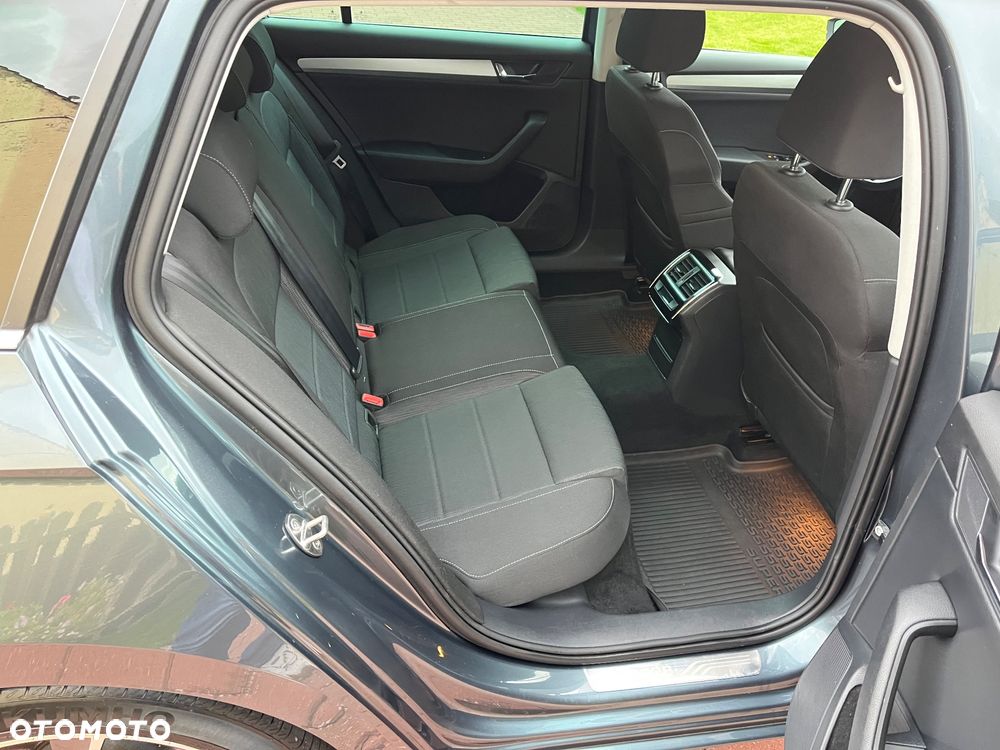 Skoda Superb 2.0 TDI DSG Ambition - 27