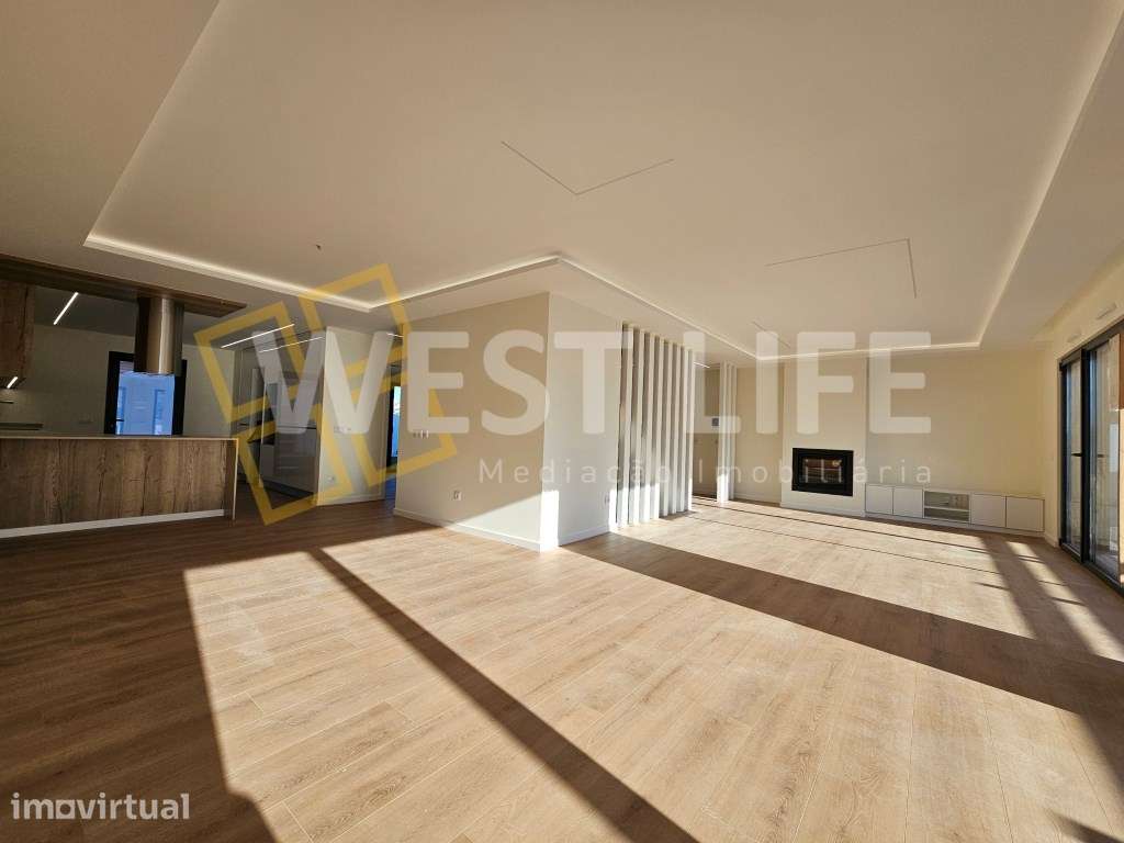 Arquitetura Contemporânea - NOVA - Moradia T4 com três suítes junto... - Grande imagem: 2/39