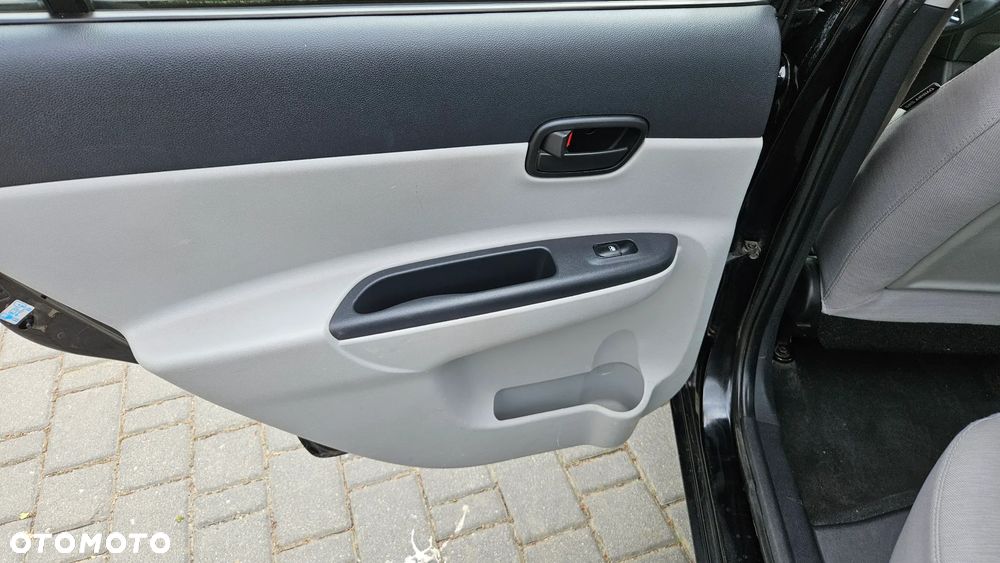 Hyundai Accent - 12