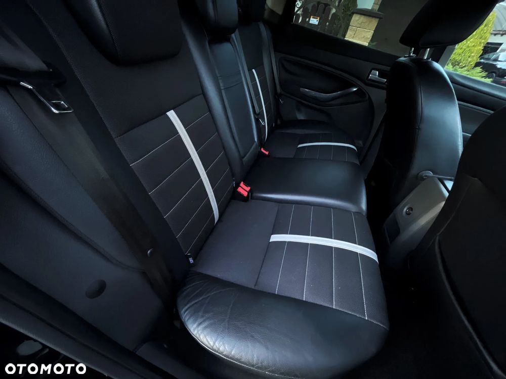 Ford Kuga 2.0 TDCi 2x4 Titanium - 22