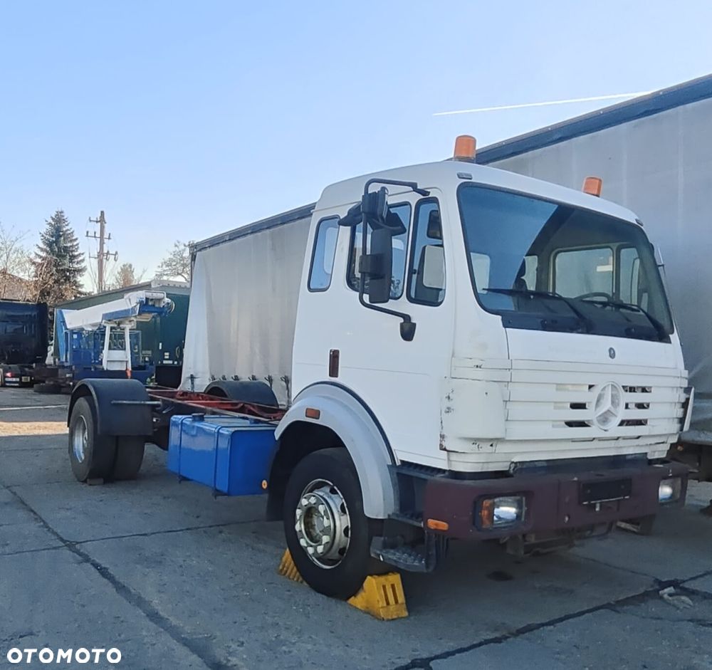 Mercedes-Benz 1827 - 1