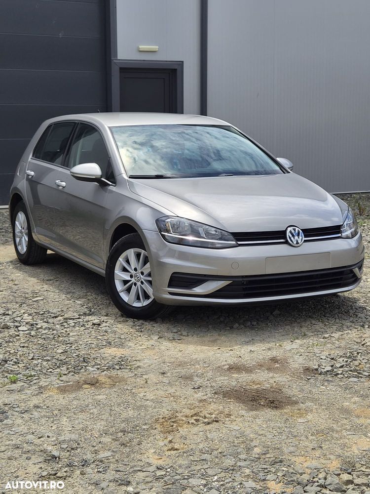 Volkswagen Golf - 1