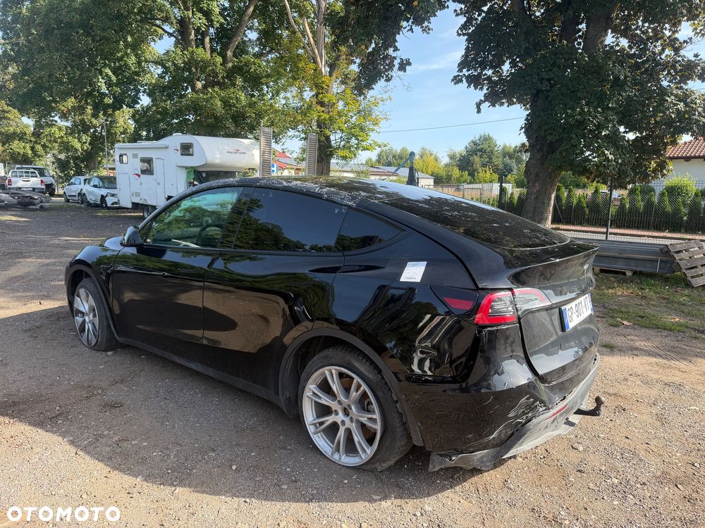 Tesla Model Y Long Range AWD - 8