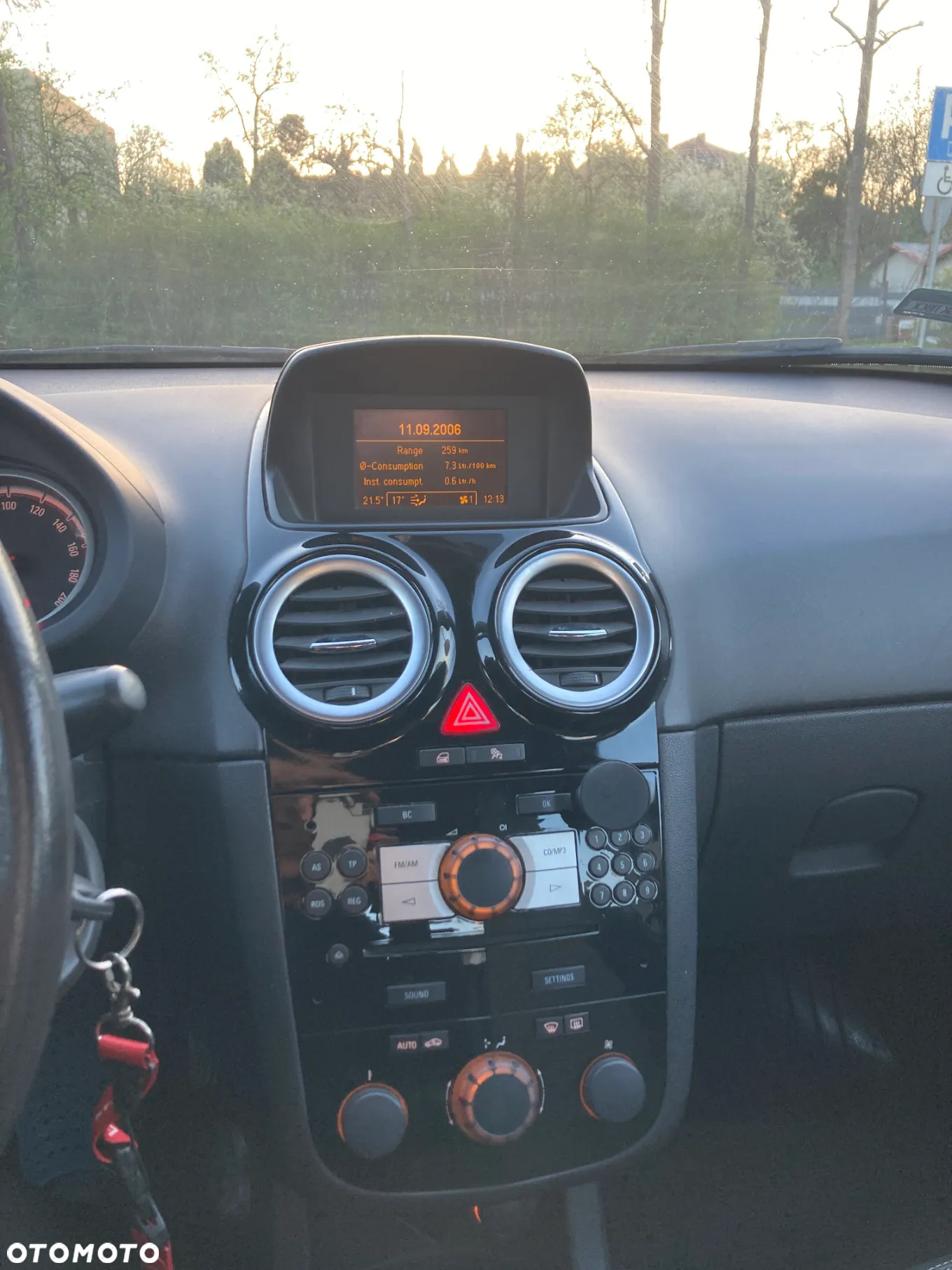 Opel Corsa 1.4 16V Cosmo - 24