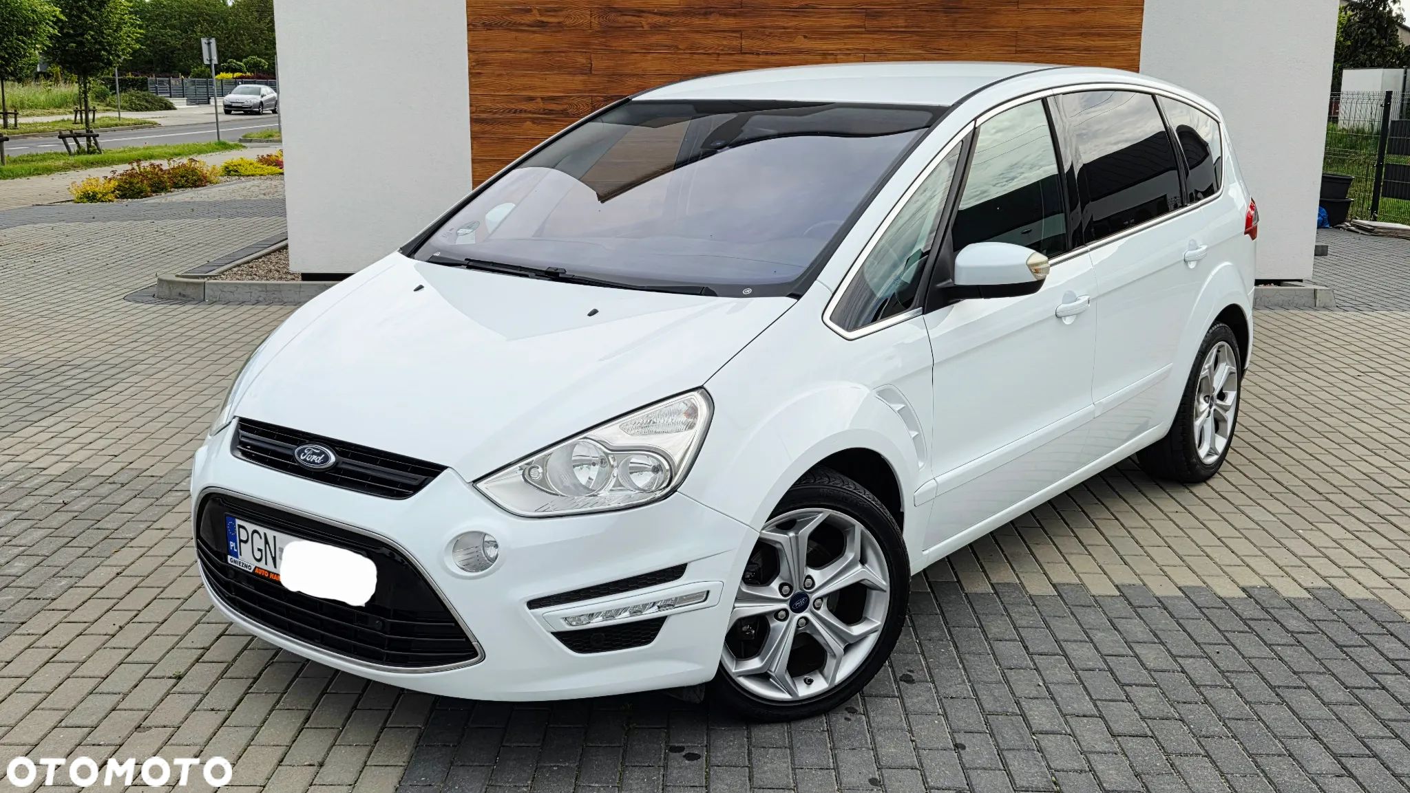 Ford S-Max 2.0 TDCi DPF Titanium - 1