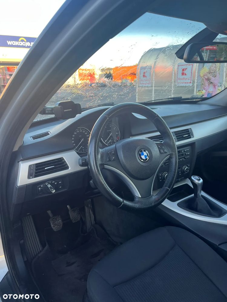 BMW Seria 3 318i - 12