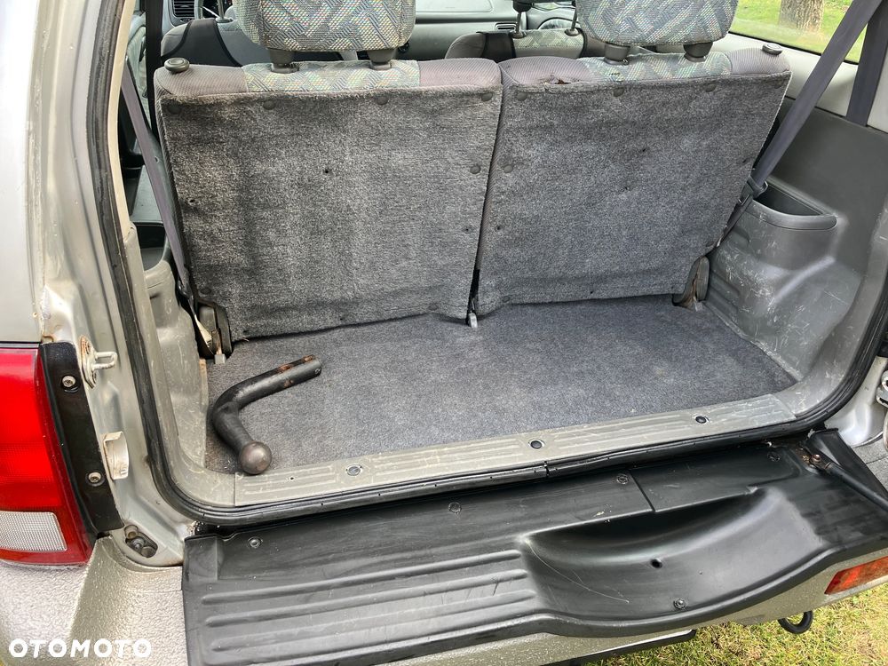 Suzuki Grand Vitara 2.0 - 12