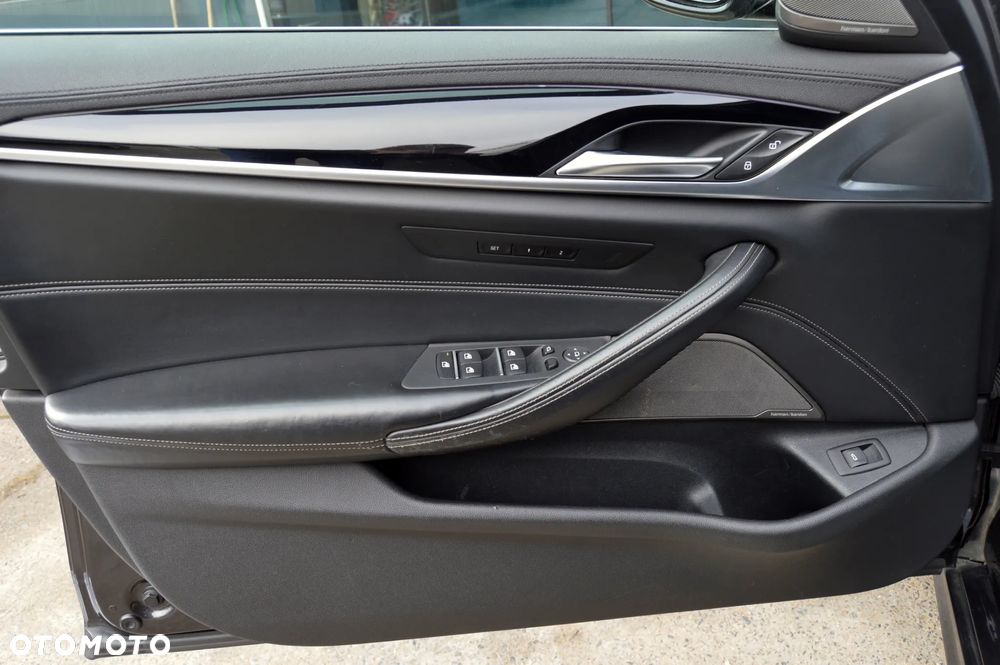 BMW Seria 5 520d xDrive M Sport sport - 9