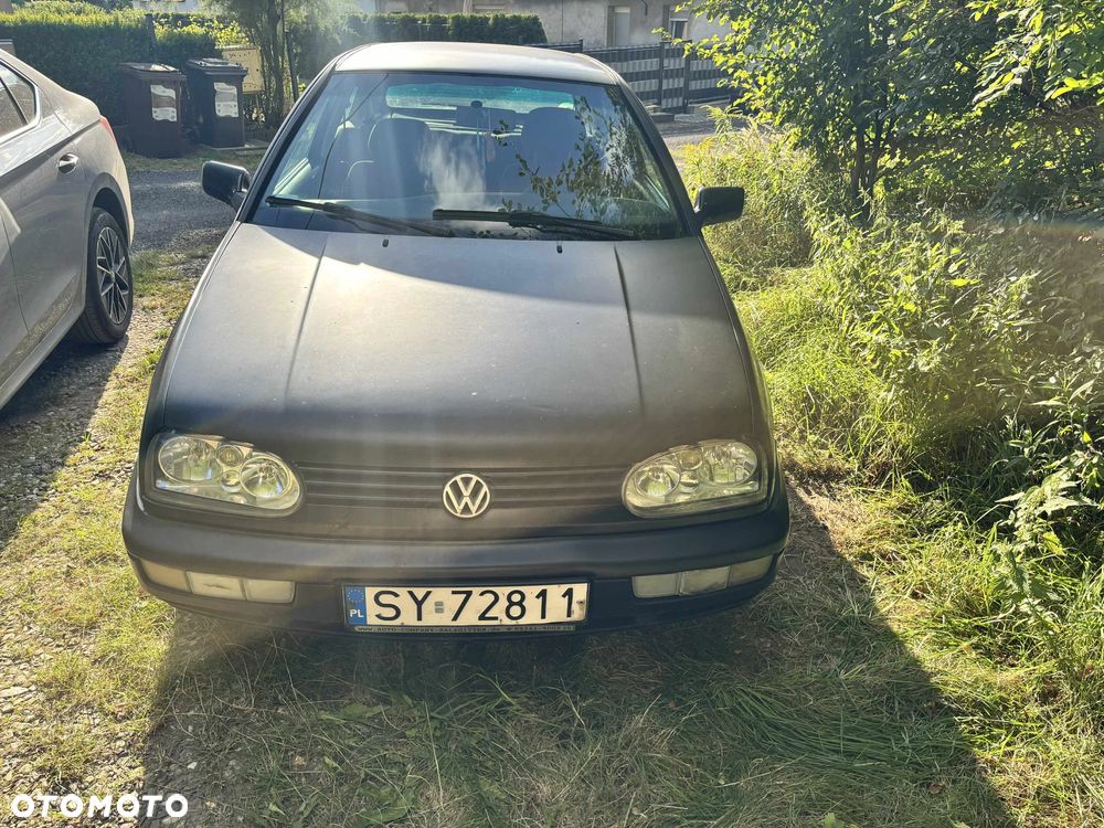 Volkswagen Golf - 1