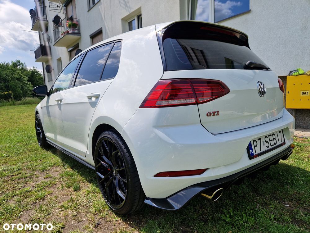 Volkswagen Golf - 6
