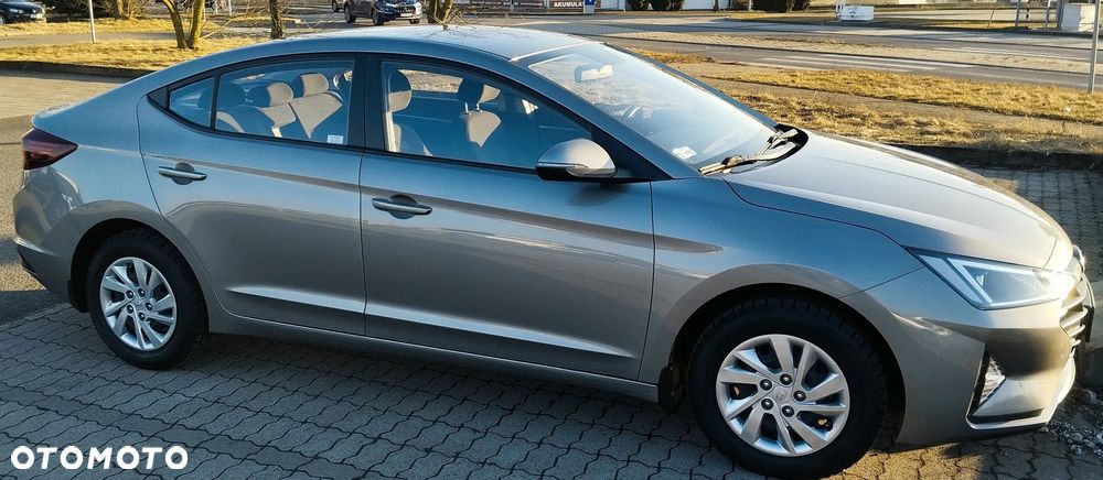 Hyundai Elantra 1.6 Classic Plus - 6