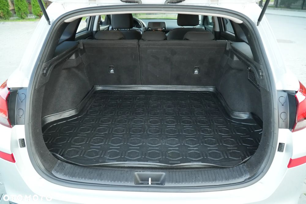 Hyundai i30 1.0 T-GDI GPF Classic + - 28