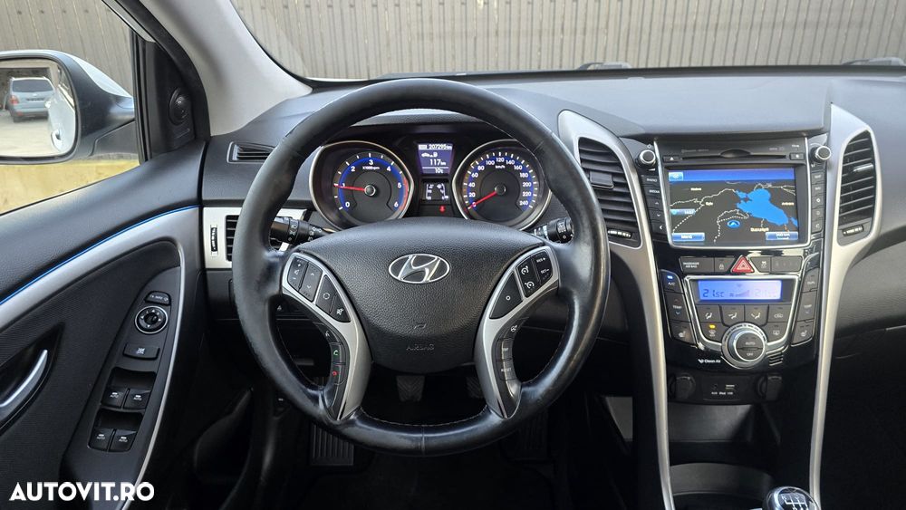 Hyundai i30 blue 1.6 CRDi YES! Gold - 12