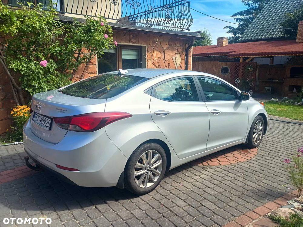 Hyundai Elantra - 3