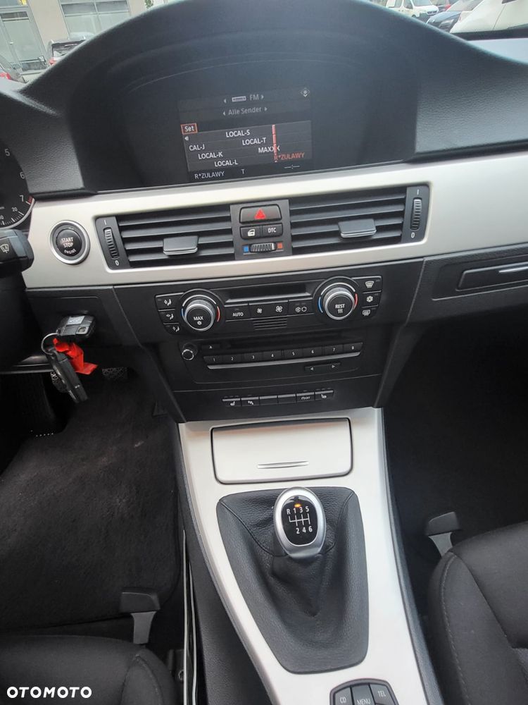BMW Seria 3 318i Edition Sport - 24