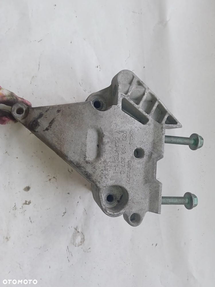 ŁAPA WSPORNIK SILNIKA VW PASSAT B6 03G199207G - 1