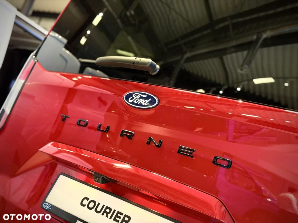 Ford Tourneo Courier 1.0 EcoBoost Titanium - 29
