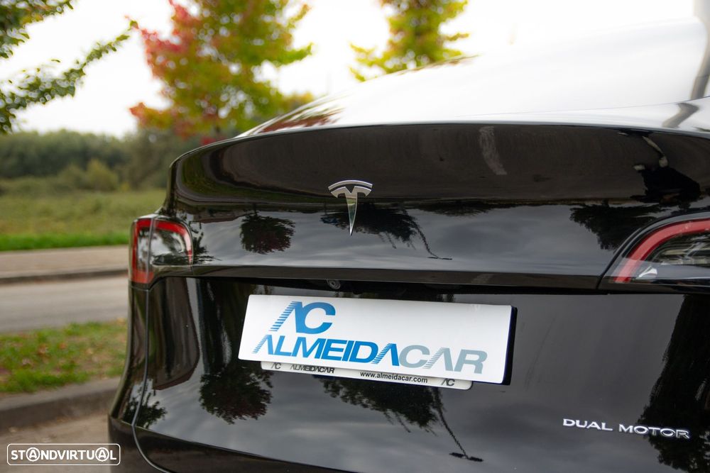 Tesla Model Y Long Range Dual Motor AWD - 18