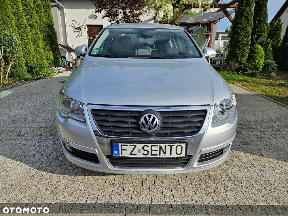 Volkswagen Passat 2.0 FSI Comfortline - 2