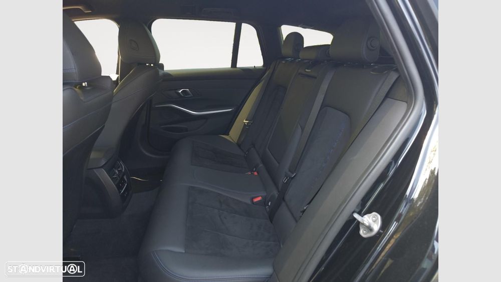 BMW 320 d Pack Desportivo M Auto — fotografia 14
