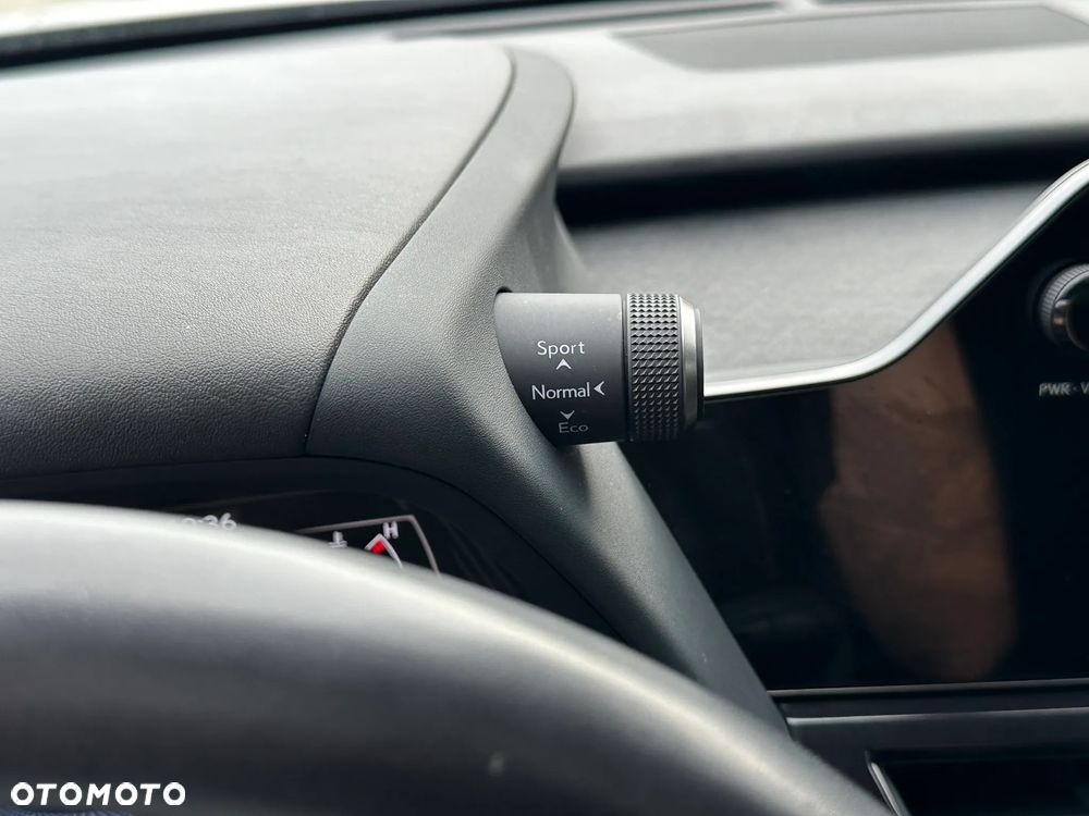 Lexus UX 250h GPF Business 2WD - 28