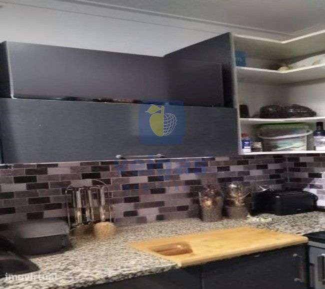 Fantástico T2 Renovado, na Av. da Liberdade – Monte Abraão - Grande imagem: 2/14