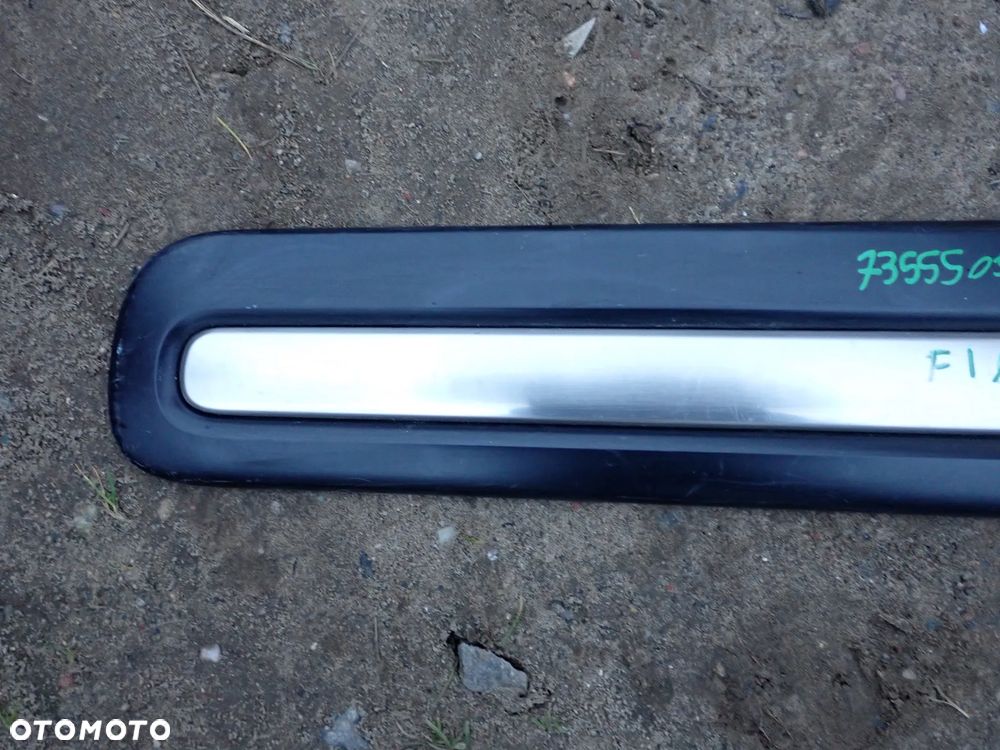 FIAT 500L LISTWA DRZWI PRAWY PRZÓD 735550913 - 2