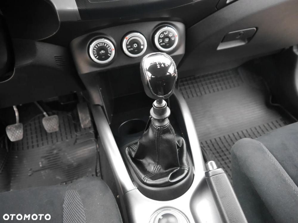 Mitsubishi Outlander 2.0 DI-D 4WD Intense - 16