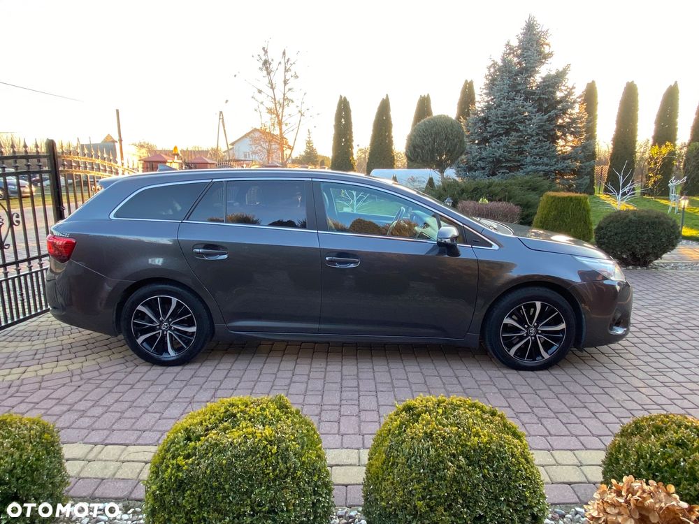 Toyota Avensis 2.0 D-4D Premium - 4