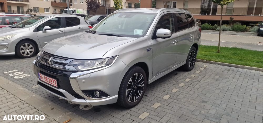 Mitsubishi Outlander 2.0 4WD Plug-In Hybrid Top - 2