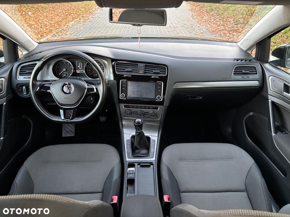 Volkswagen Golf - 10