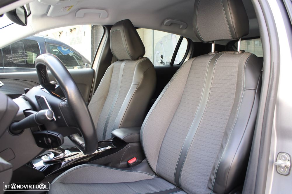 Peugeot 208 1.2 PureTech Allure EAT8 - 33