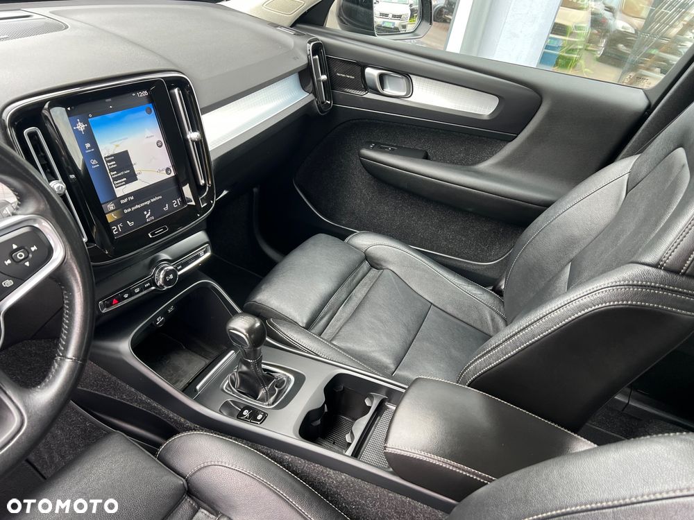 Volvo XC 40 D3 AWD R-Desgin - 12