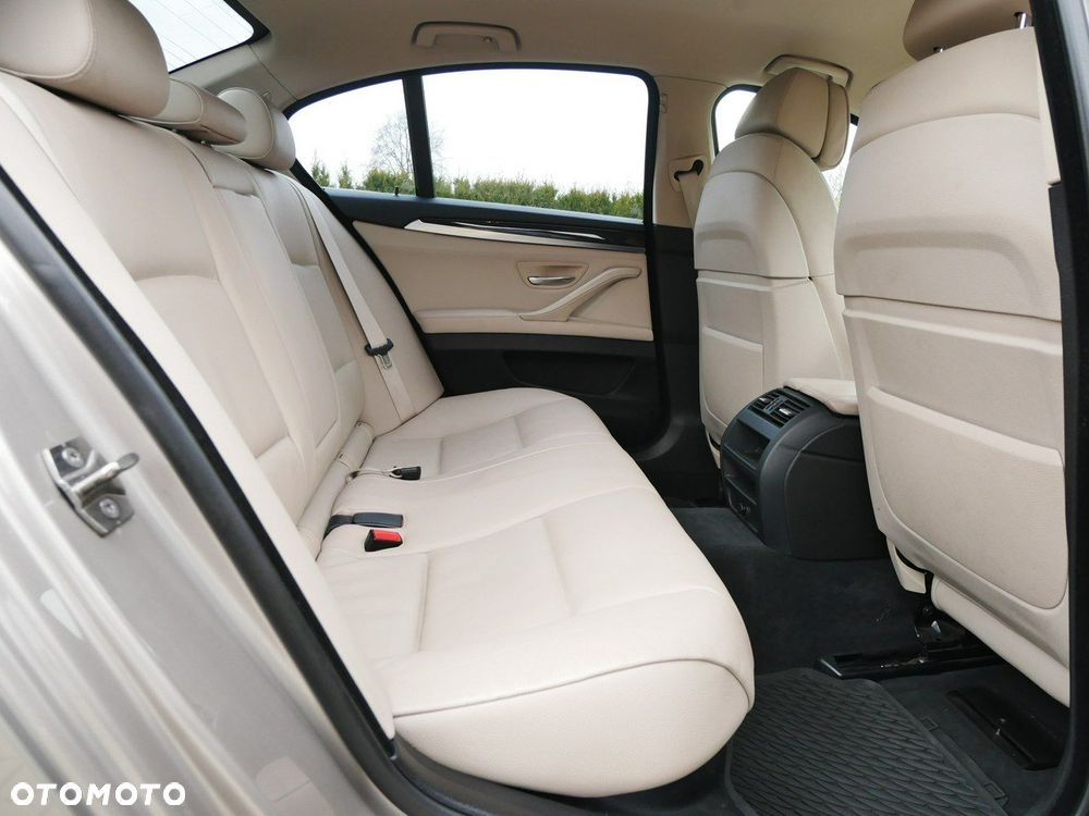 BMW Seria 5 520d Luxury Line - 28