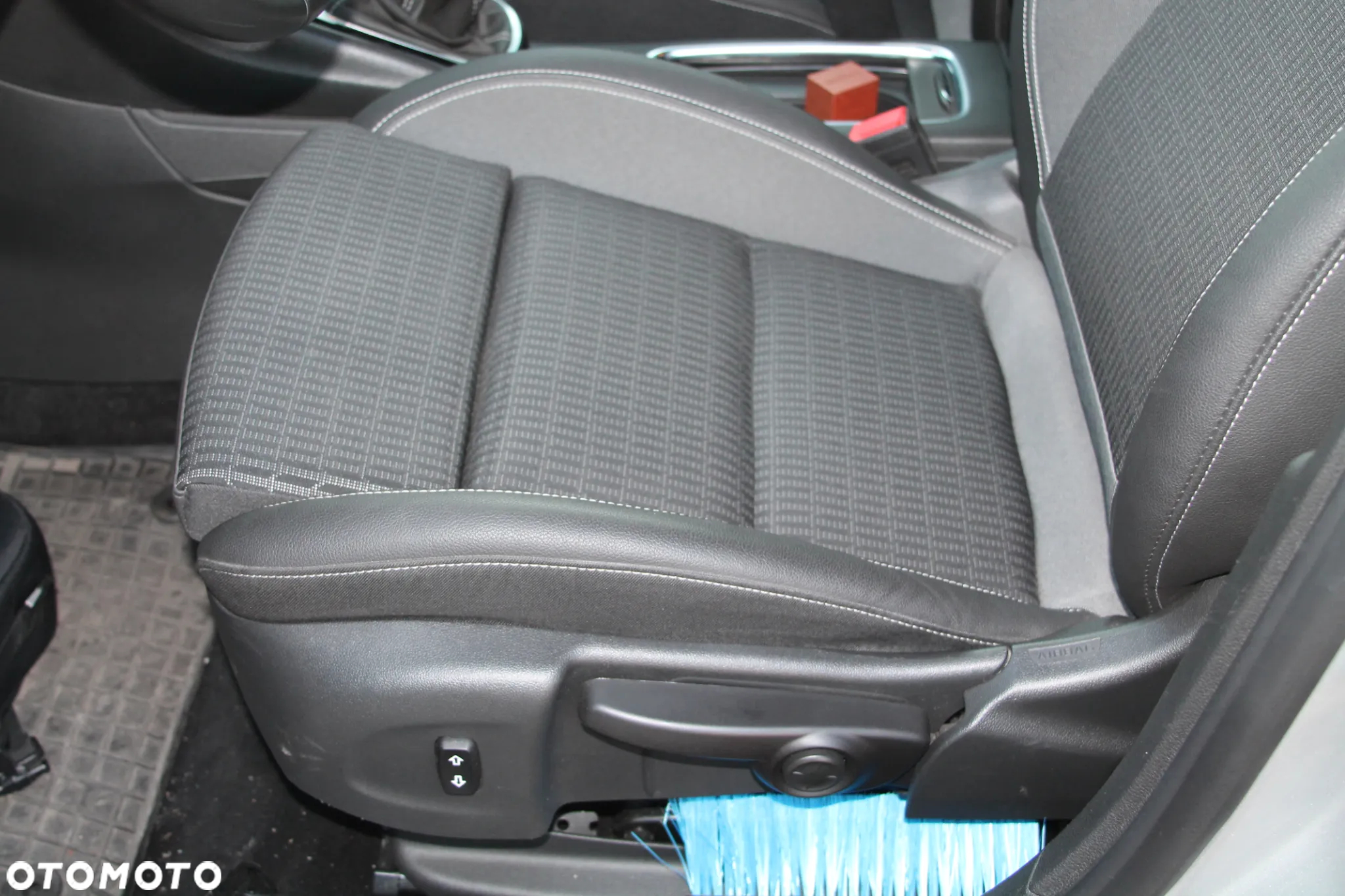 Opel Astra V 1.2 T Elegance S&S - 11