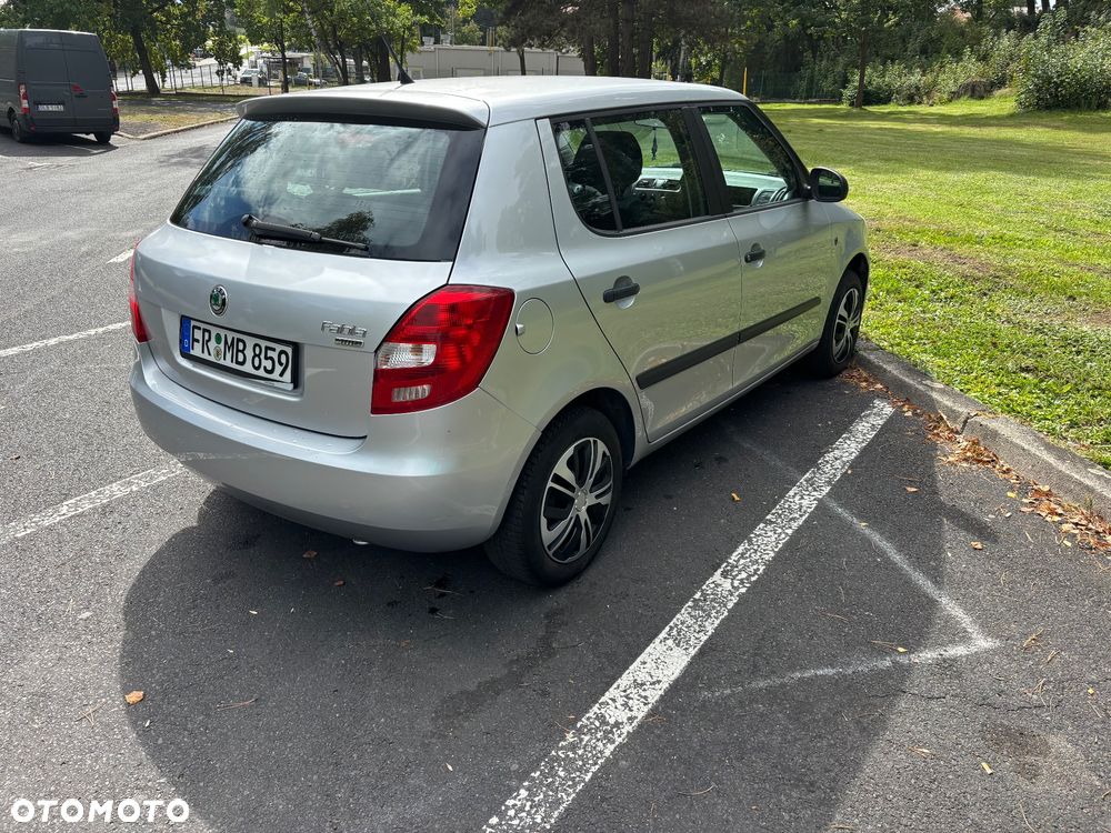 Skoda Fabia 2010 photo 3