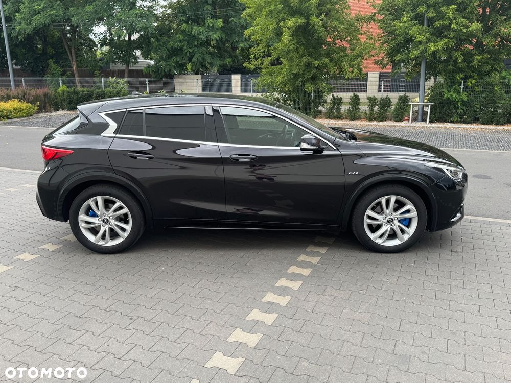 Infiniti Q30 2.2d DCT - 9